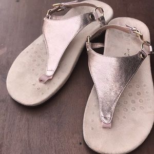 🚨B2G1 VIONIC Metallic Gold Thong Toe Sandals
